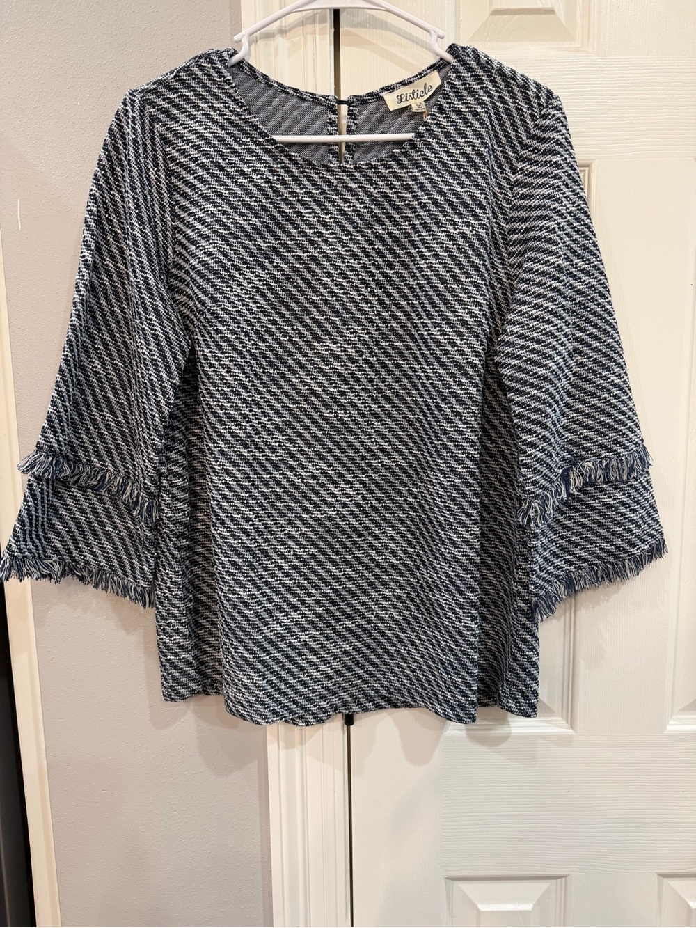 Listicle Black/Gray Textured Fringe-Sleeve Blouse Sz L
